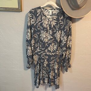 H&M Blue and Cream Long Sleeve Dress, never worn. So pretty. Size large